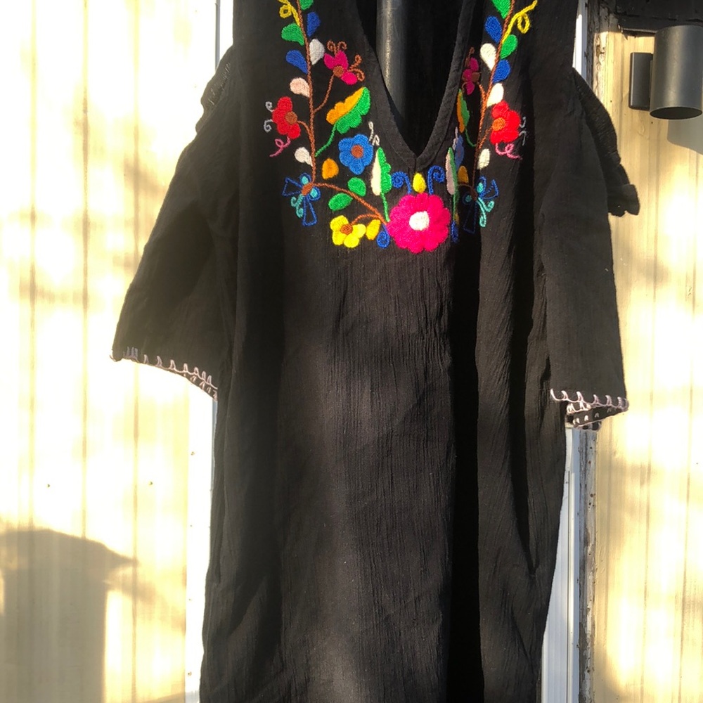 🚨B2G1 SENSI STUDIO Black Colorful Floral Short Sleeved Dress